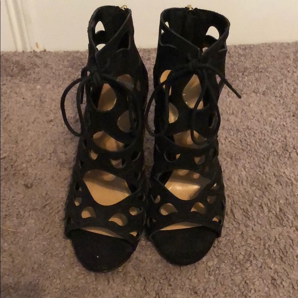 Heels - Picture 2 of 3